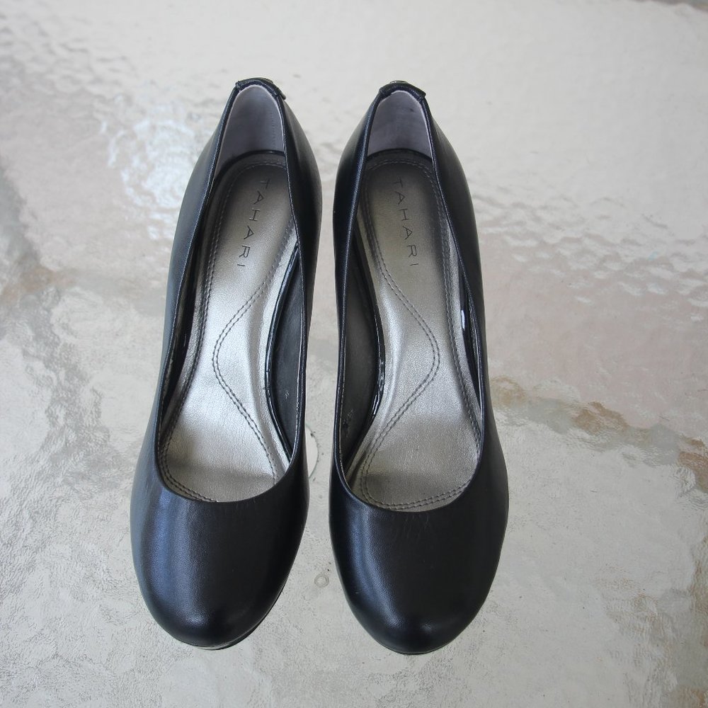 Tahari Black Sophia Pump